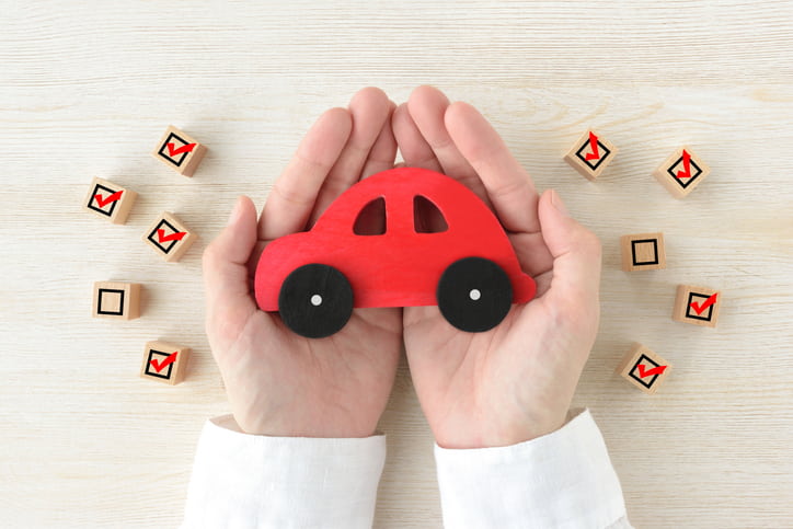 explaining-car-insurance-options-small