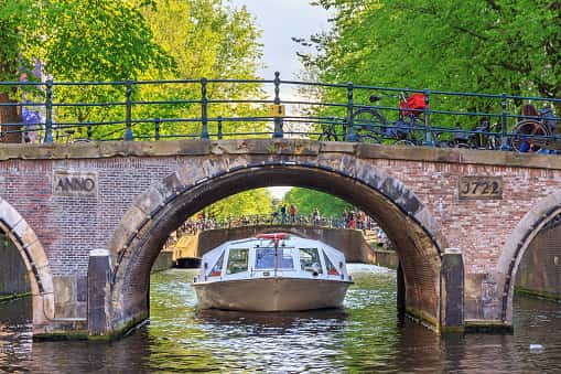 canal-cruise-amsterdam