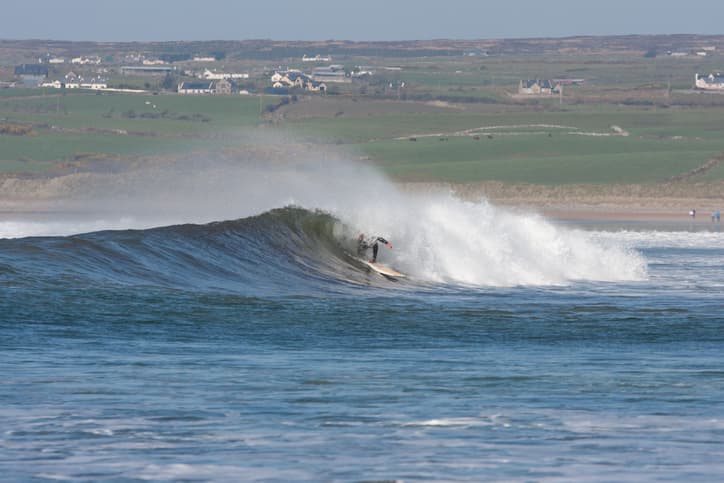 lahinch-beach-surfing-ireland